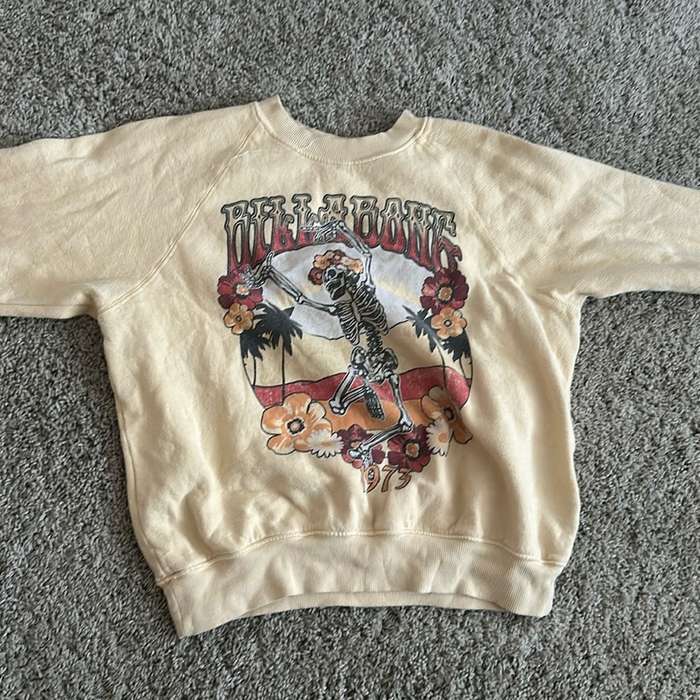 billabong crewneck, size xs (runs small), slightly worn